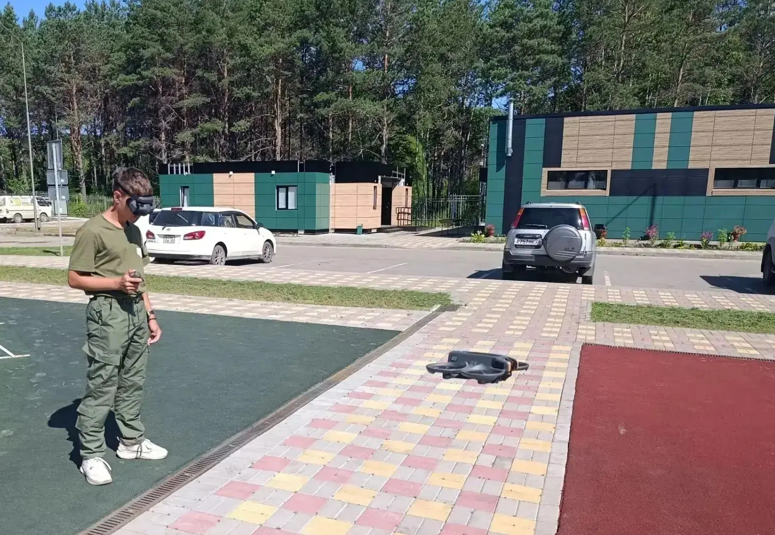 Юные амурчане осваивают управление беспилотниками